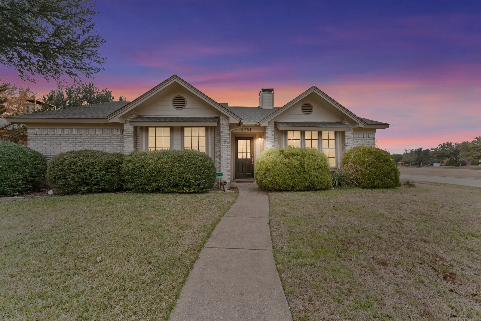 A Walt Stays rental home in Frisco decorated for the holiday season