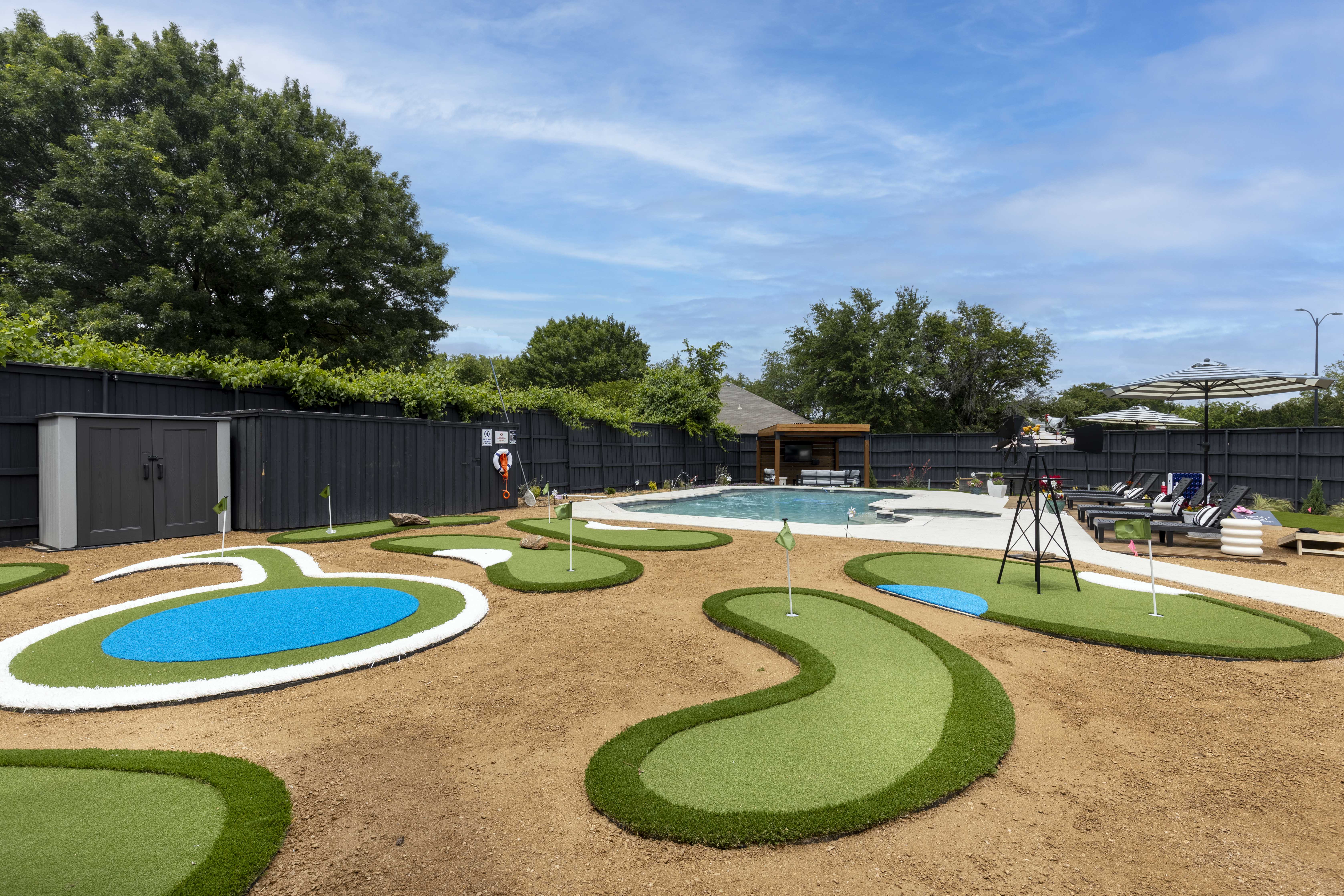 Backyard Minigolf 1
