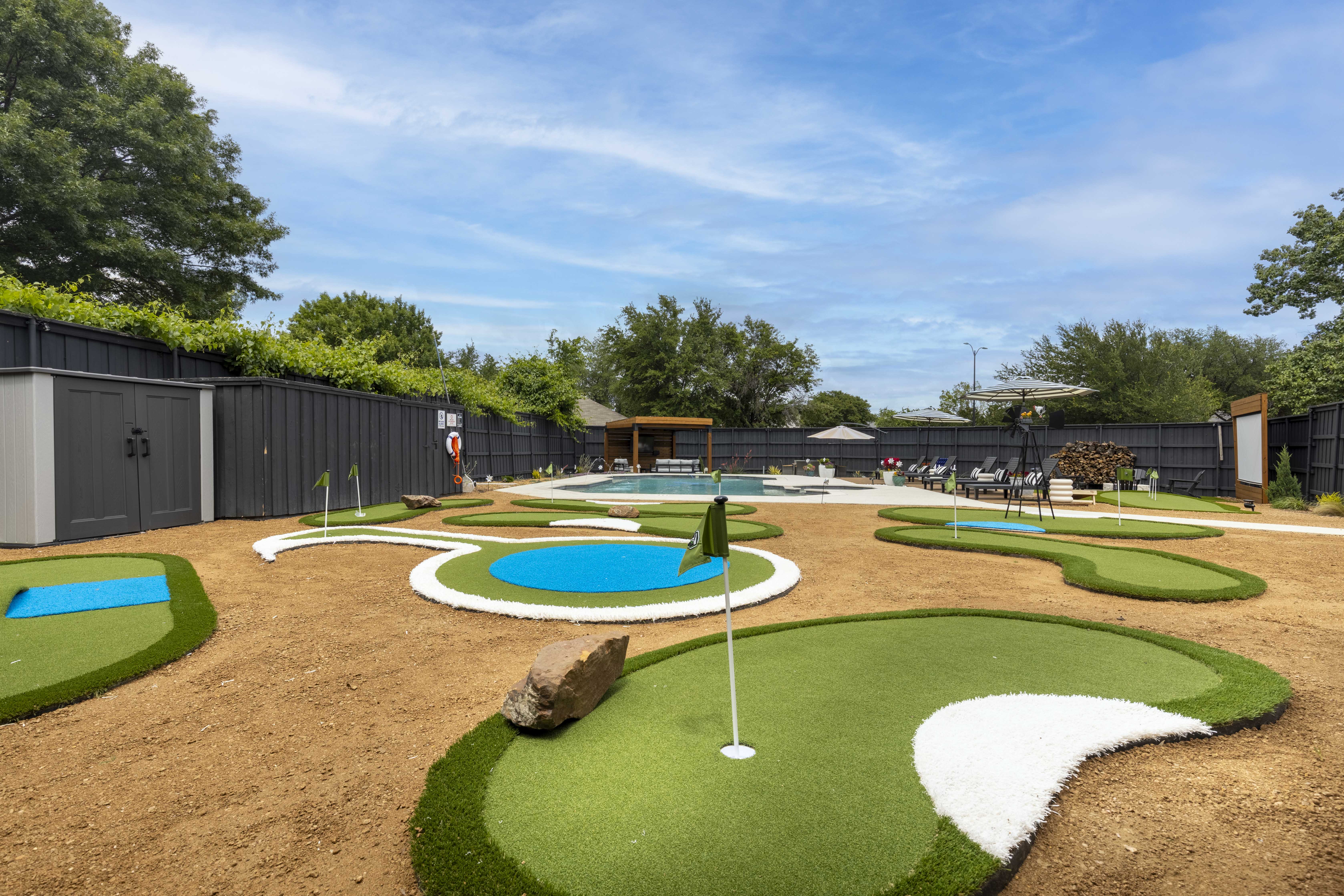 Backyard Minigolf 3