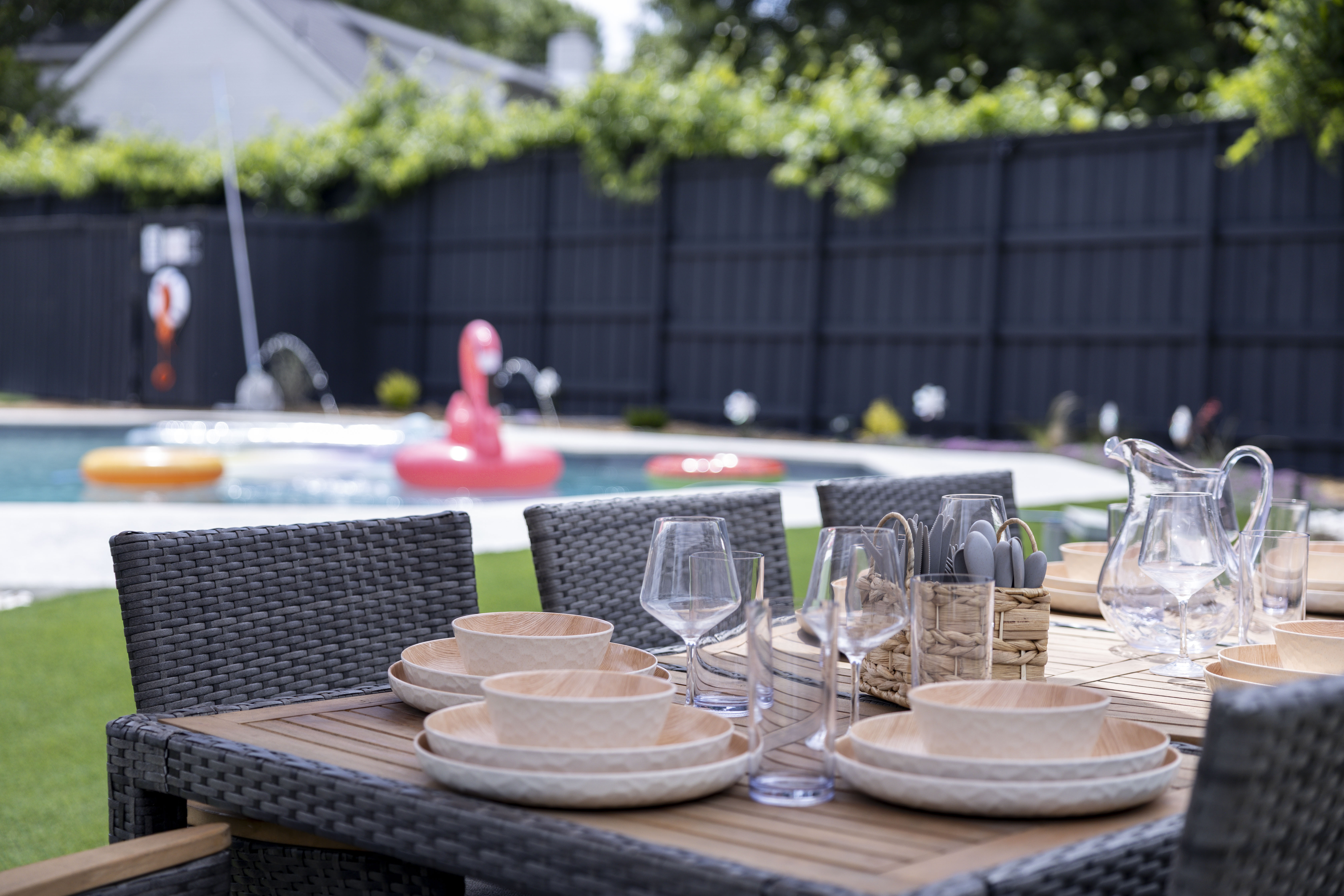 Backyard Outdoor Dining 2(1)