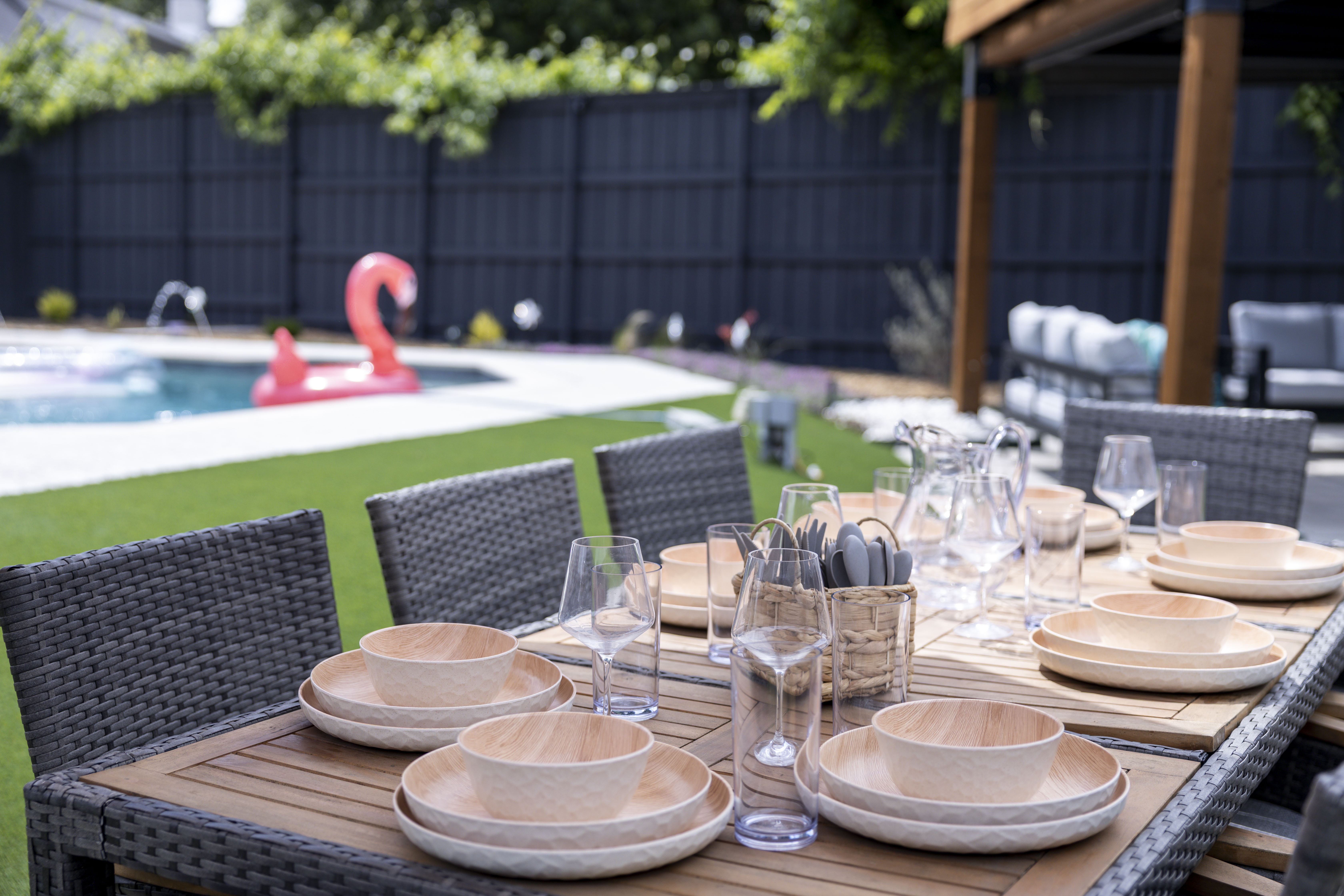 Backyard Outdoor Dining 3(1)
