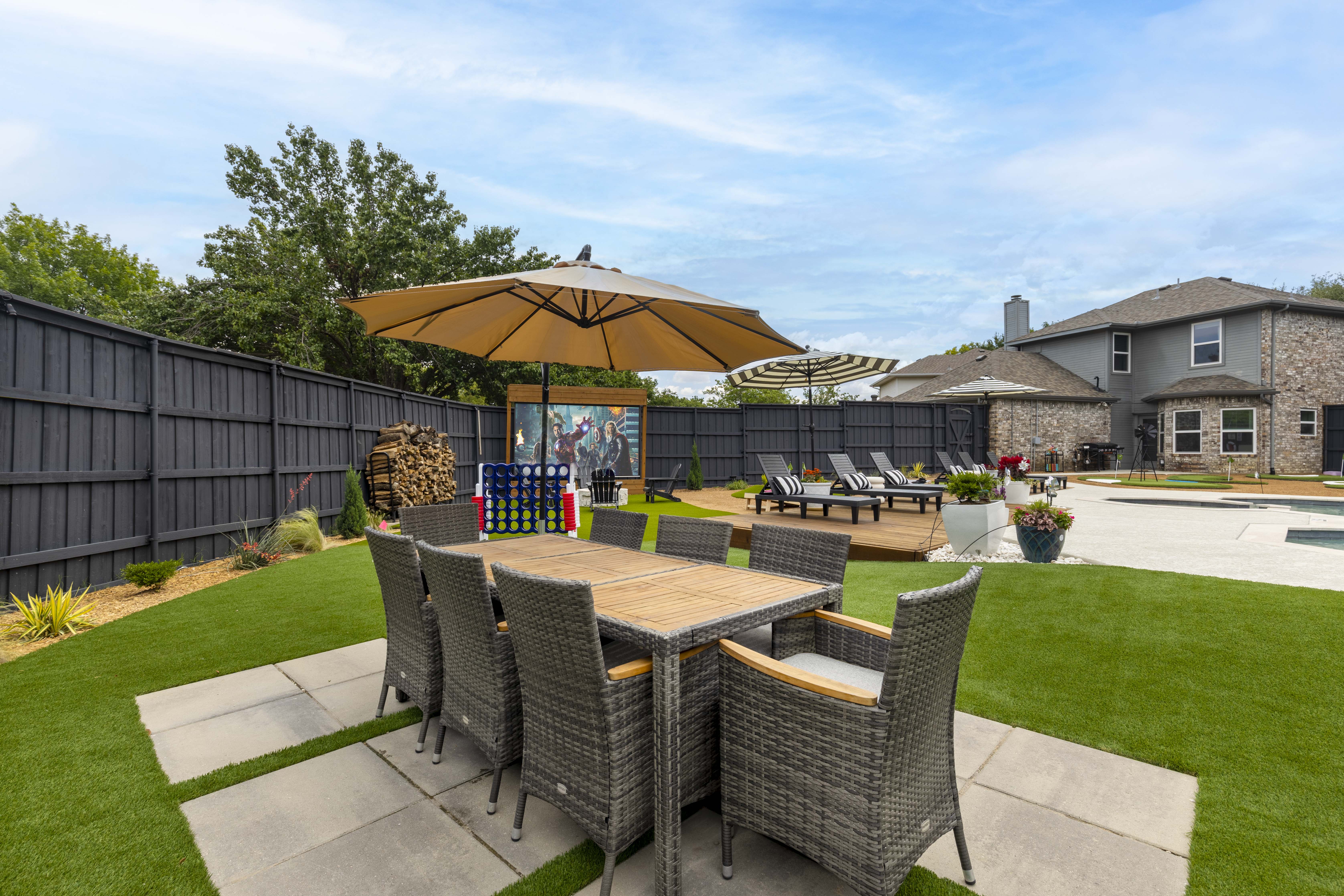 Backyard Outdoor Dining 3