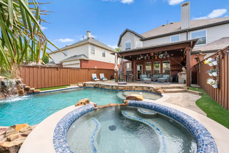 Hot tubs & spas